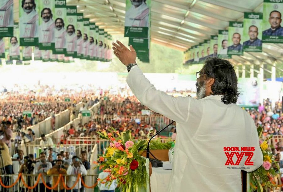 Ranchi: Jharkhand Chief Minister Hemant Soren addresses a public meeting - #Gallery