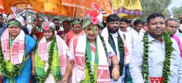 Gumla: JMM MLA Kalpana Murmu Soren attends the general meeting of the Mainayan Samman Yatra organized at Sisai in Gumla on Monday, October 7, 2024. (Photo: IANS)