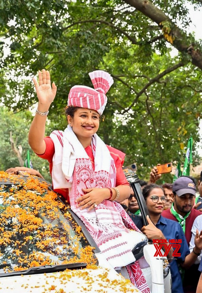 A Loharda: JMM MLA Kalpana Murmu Soren dirige el roadshow #Gallery