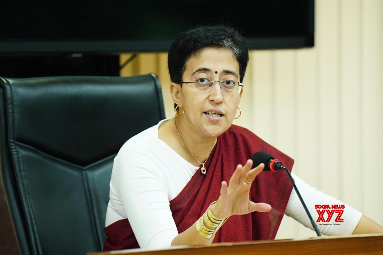 Nueva Delhi: El CM de Delhi, Atishi Marlena, celebra una reunión sobre la política de energía solar #Galería