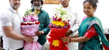 New Delhi: Jharkhand CM Hemant Soren along with his wife Kalpana Soren meets Congress MP and Lok Sabha LoP Rahul Gandhi and Congress national president Mallikarjun Kharge, in New Delhi on Wednesday, October 9, 2024. (Photo: IANS)