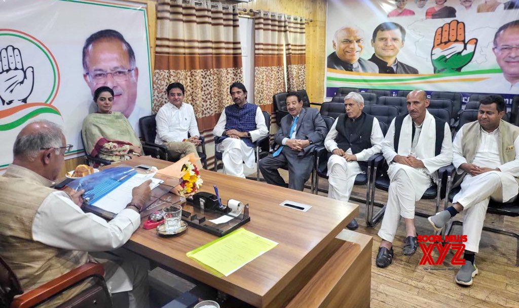 Srinagar: Tariq Hamid Karra preside una reunión con los MLA del Congreso recién elegidos #Gallery