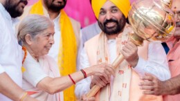 Amritsar : Punjab Chief Minister Bhagwant Mann attends the Dussehra celebrations at the Durgiana Temple grounds in Amritsar on Saturday, October 12, 2024. (IANS)