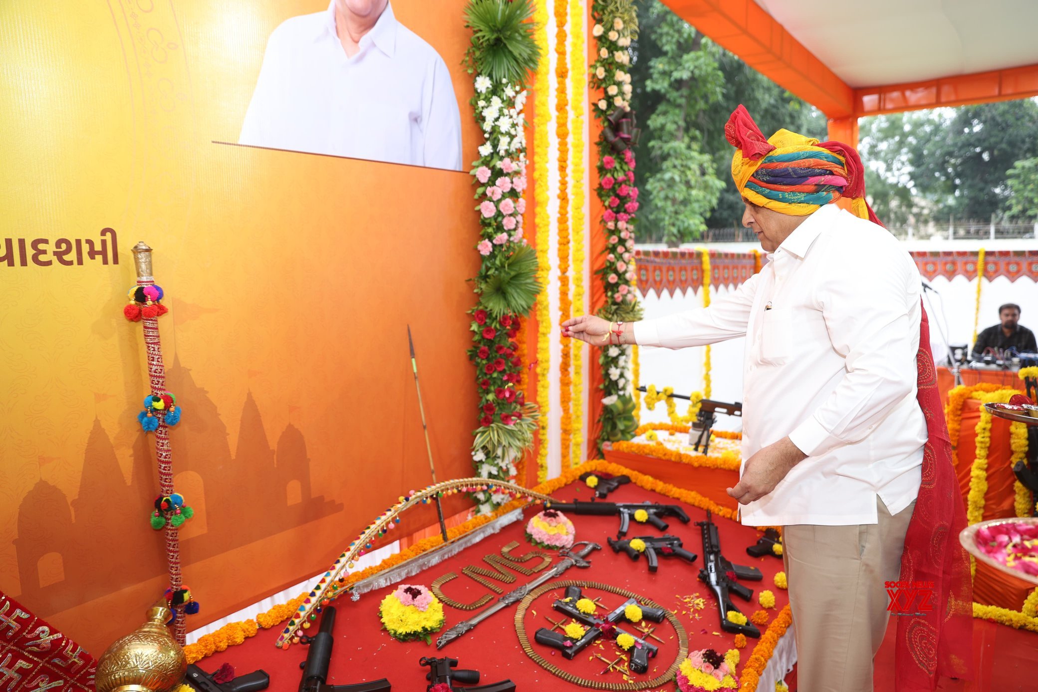 Gandhinagar: el ministro principal de Gujarat, Bhupendra Patel, realiza Shastra Puja - #Gallery