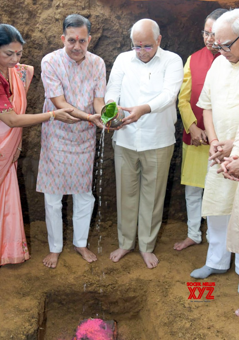 Ahmedabad: Gujarat CM Bhupendra Patel participa en Bhoomi Pujan en el nuevo campus de NIMCJ #Gallery