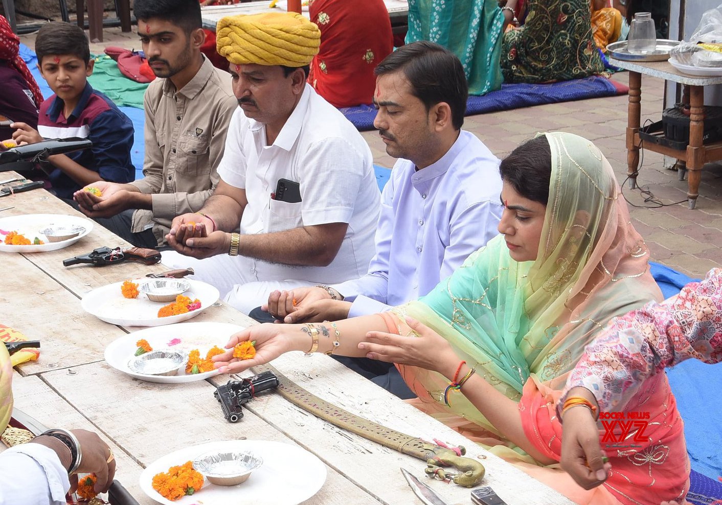 Jamnagar: el diputado del BJP Rivaba Jadeja realiza Shastra Puja con motivo de Vijaya Dashami #Gallery