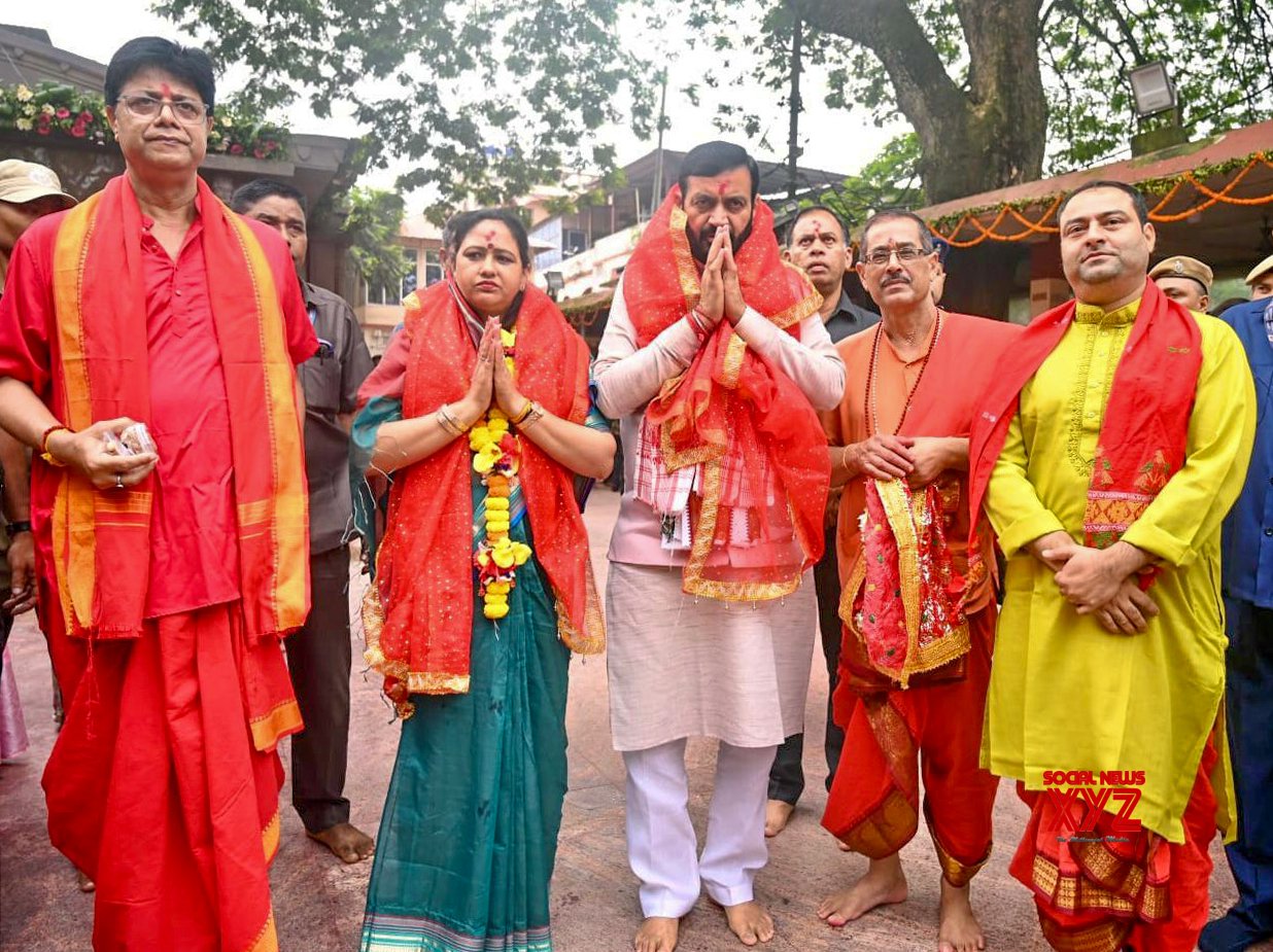 Guwahati: - Nayab Singh Saini orando en la #Galería del templo Kamakhya