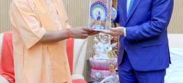 Lucknow: Israeli Ambassador to India Reuven Azar calls on Uttar Pradesh Chief Minister Yogi Adityanath at his official residence in Lucknow on Tuesday October 15, 2024. (Photo: IANS)