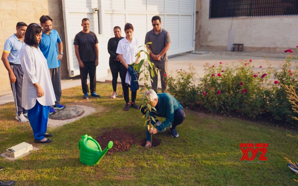 Islamabad: EAM S. Jaishankar plantando árboles jóvenes en el edificio del Alto Comisionado de la India - #Gallery