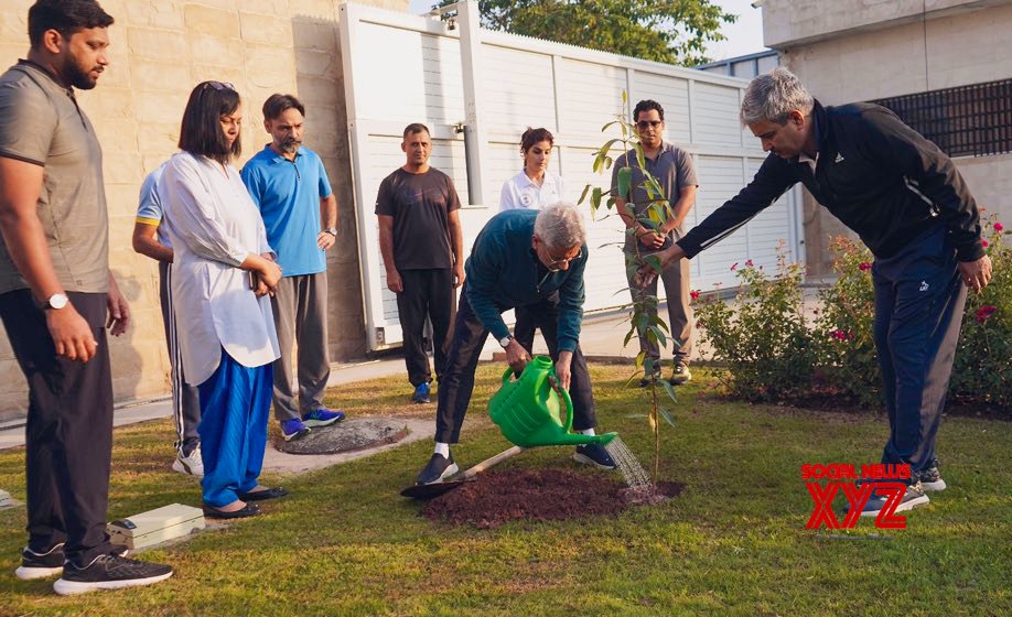 Islamabad: EAM S. Jaishankar plantando árboles jóvenes en el edificio del Alto Comisionado de la India – #Gallery