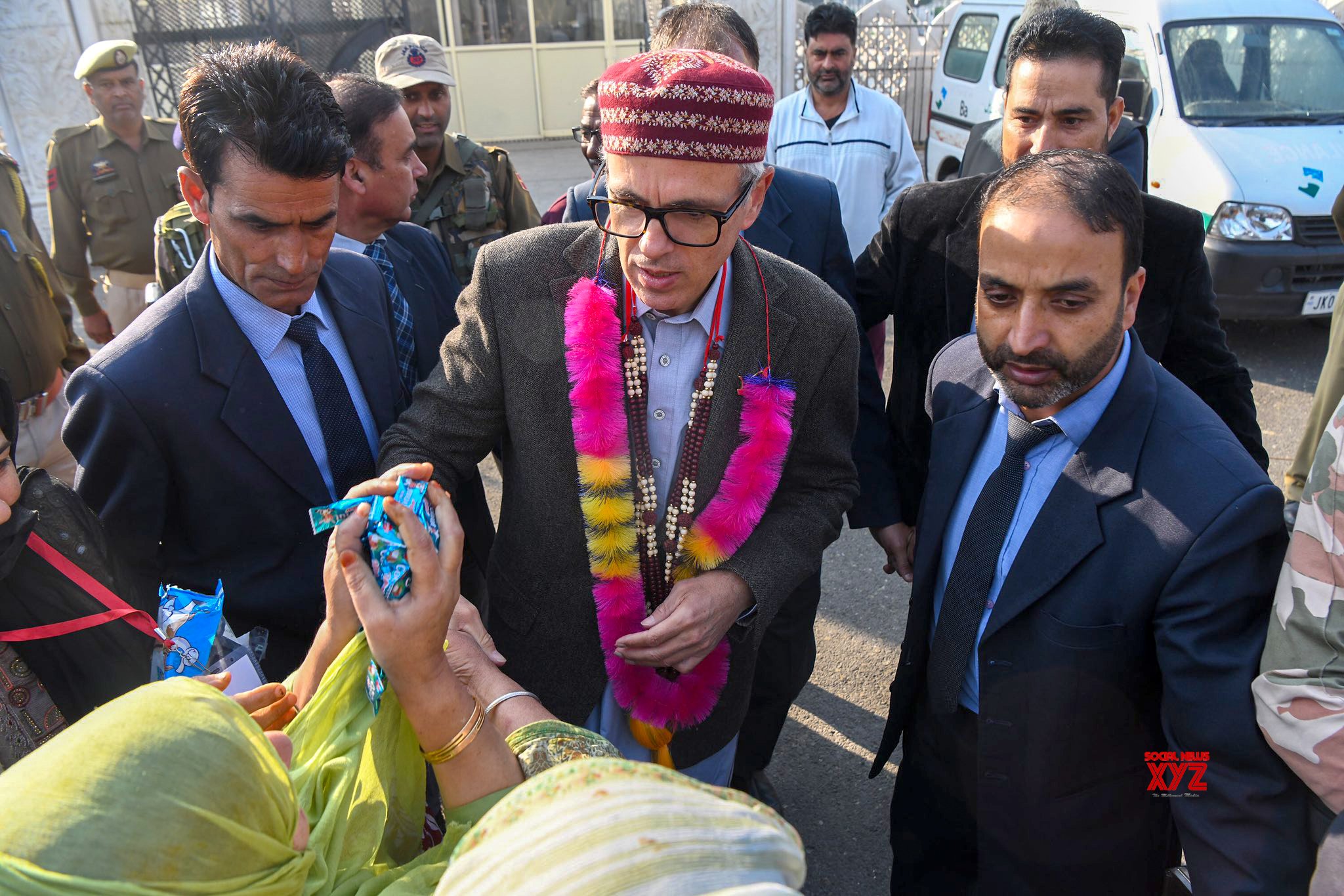 Srinagar: el ministro principal de Jammu y Cachemira, Omar Abdullah, visita el santuario de Hazratbal #Galería