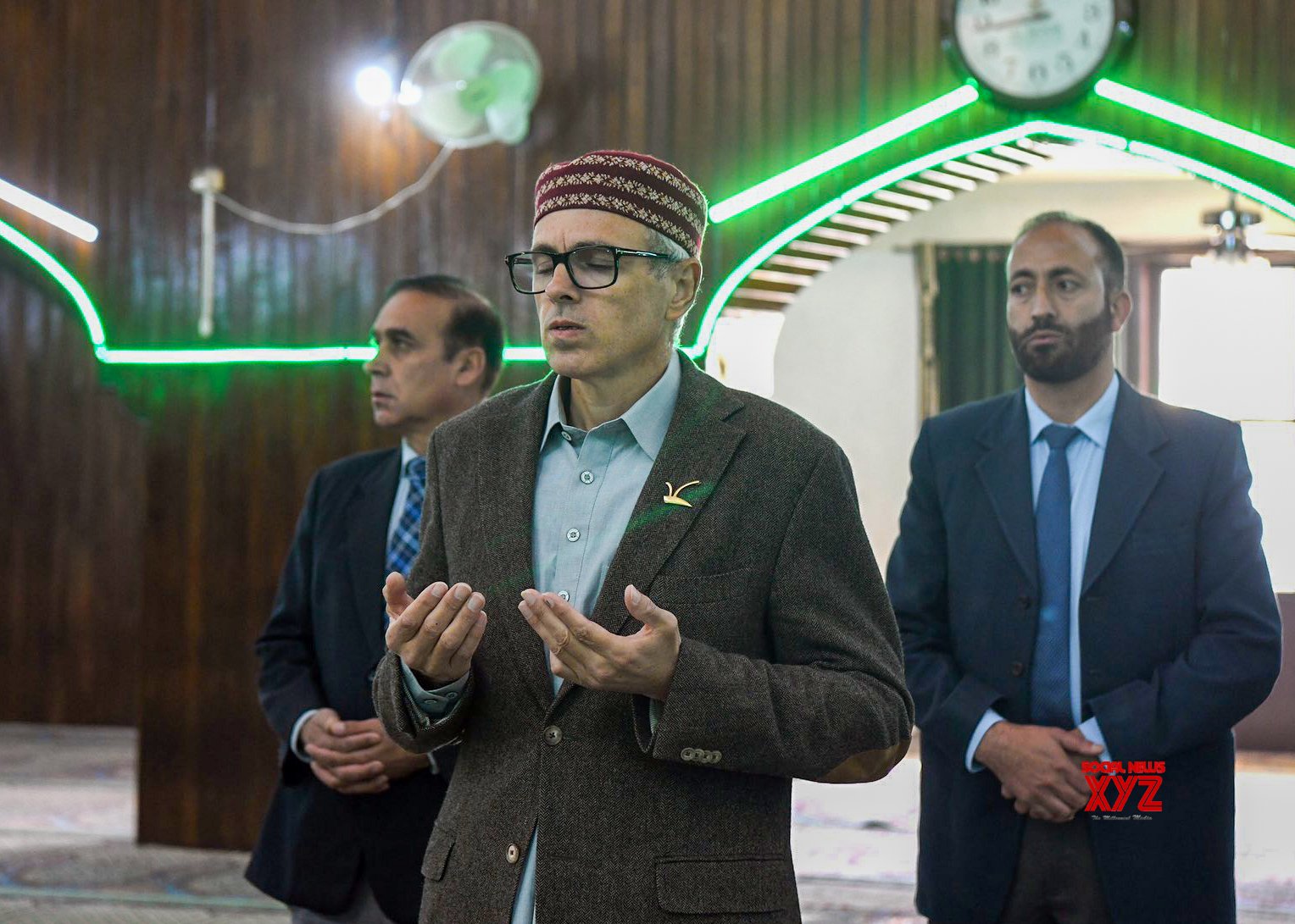 Srinagar: Jammu and Kashmir CM designate Omar Abdullah visits the Hazratbal Shrine #Gallery