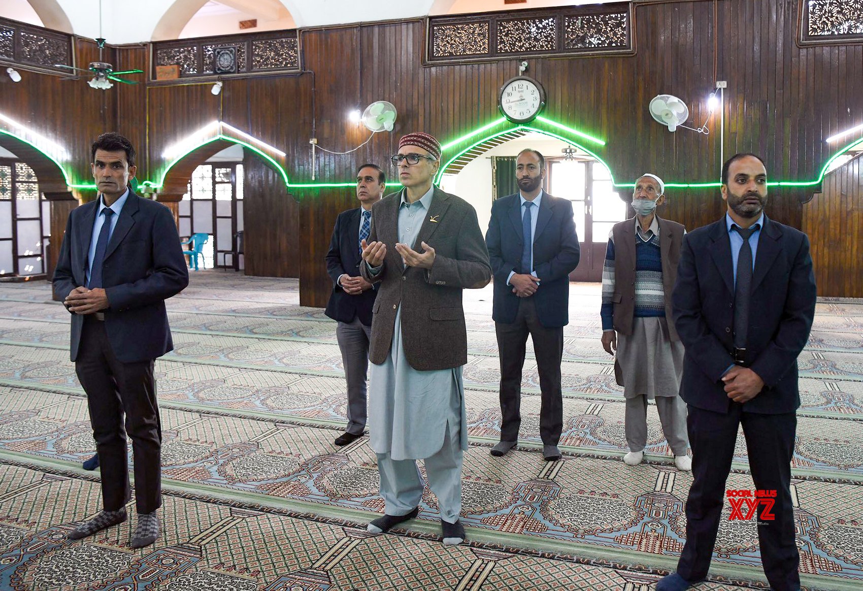 Srinagar: Jammu and Kashmir CM designate Omar Abdullah visits the Hazratbal Shrine #Gallery