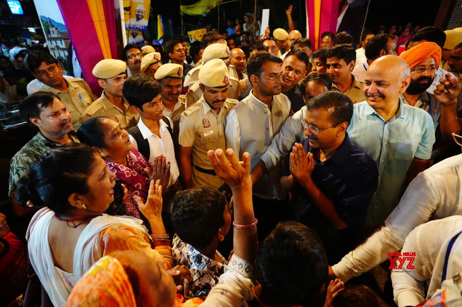 New Delhi: Former Chief Minister of Delhi Arvind Kejriwal interacts with people #Gallery