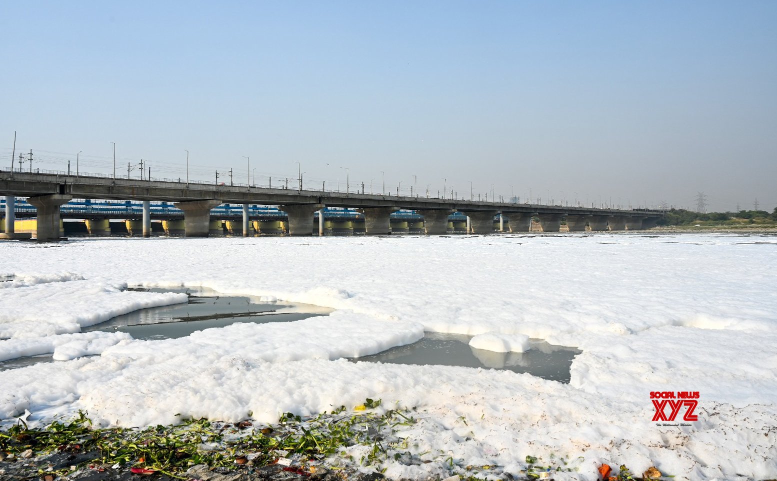 Noida: Aparece espuma tóxica en el río Yamuna #Galería