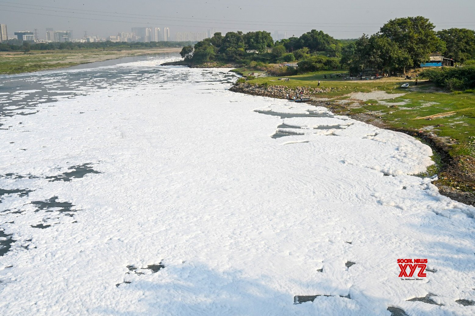 Noida: Aparece espuma tóxica en el río Yamuna #Galería