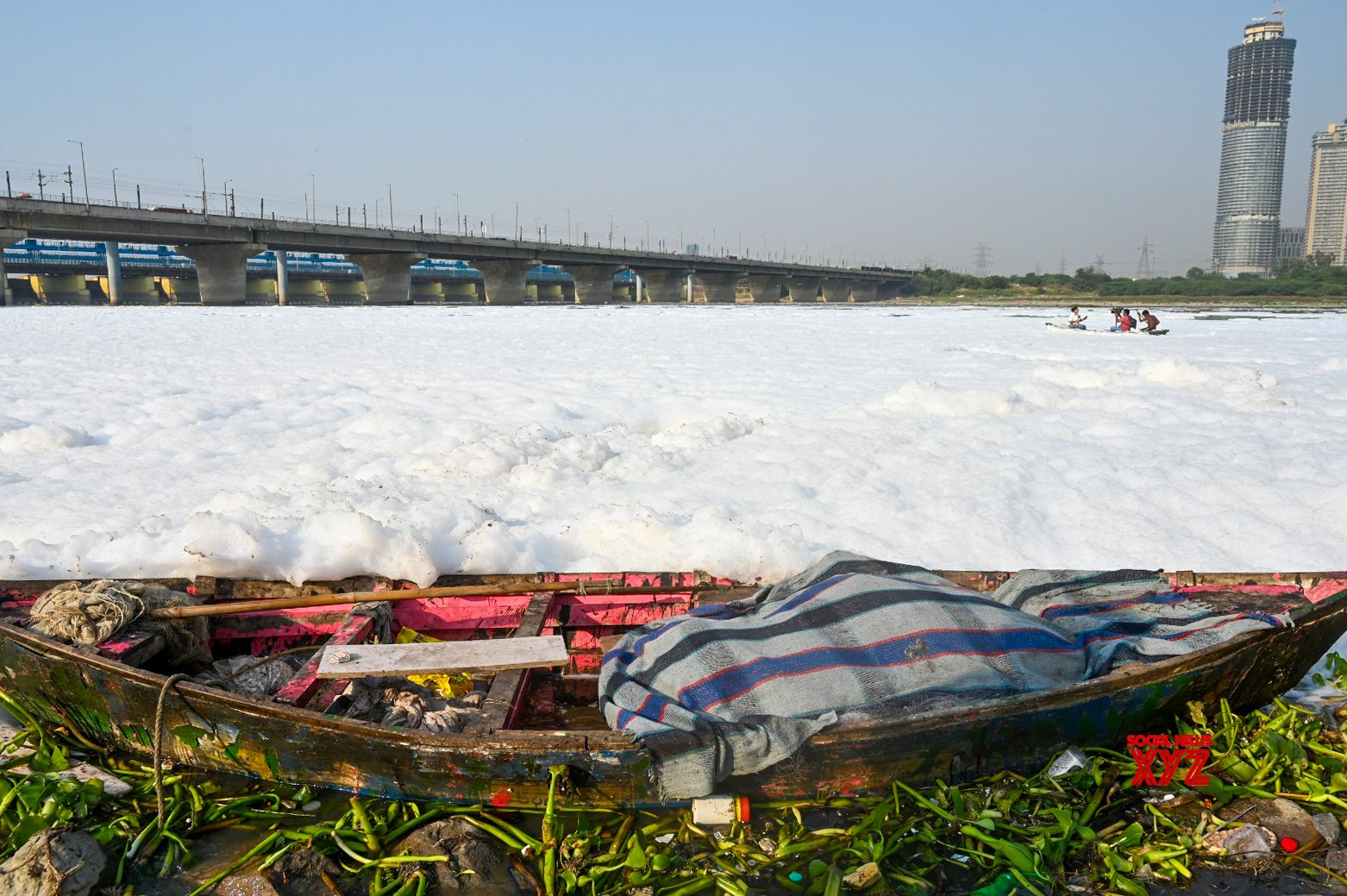 Noida: Toxic Foam Appears on Yamuna River #Gallery