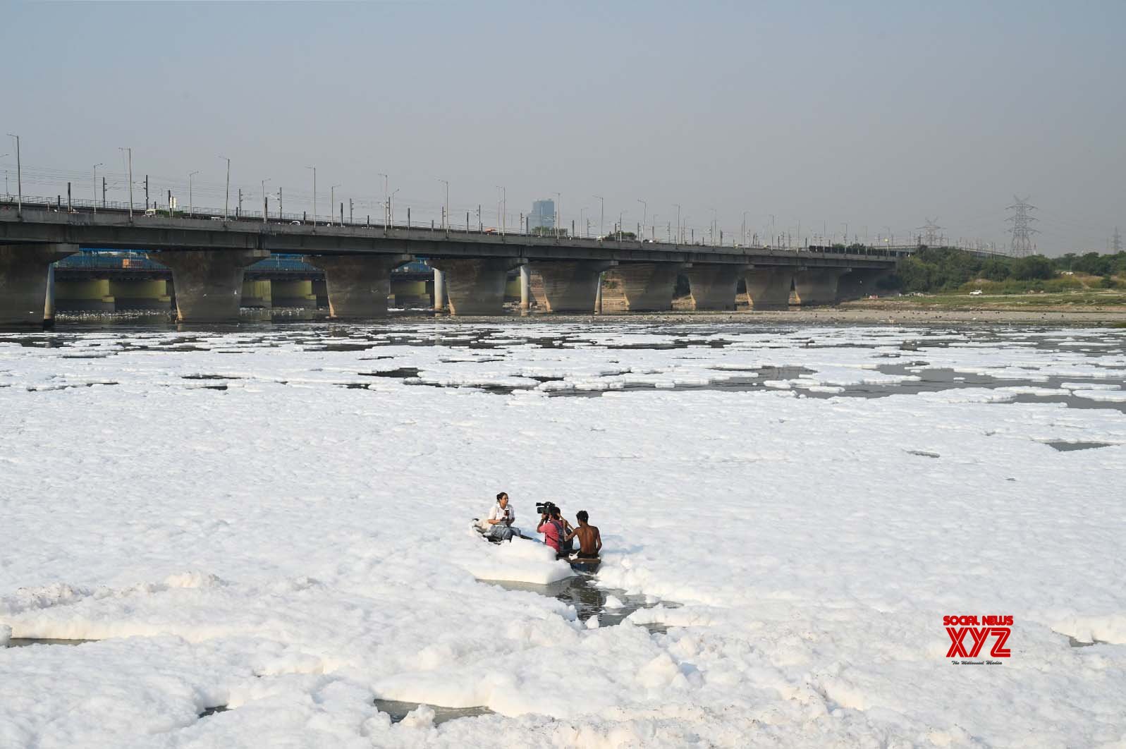 Noida: Aparece espuma tóxica en el río Yamuna #Galería