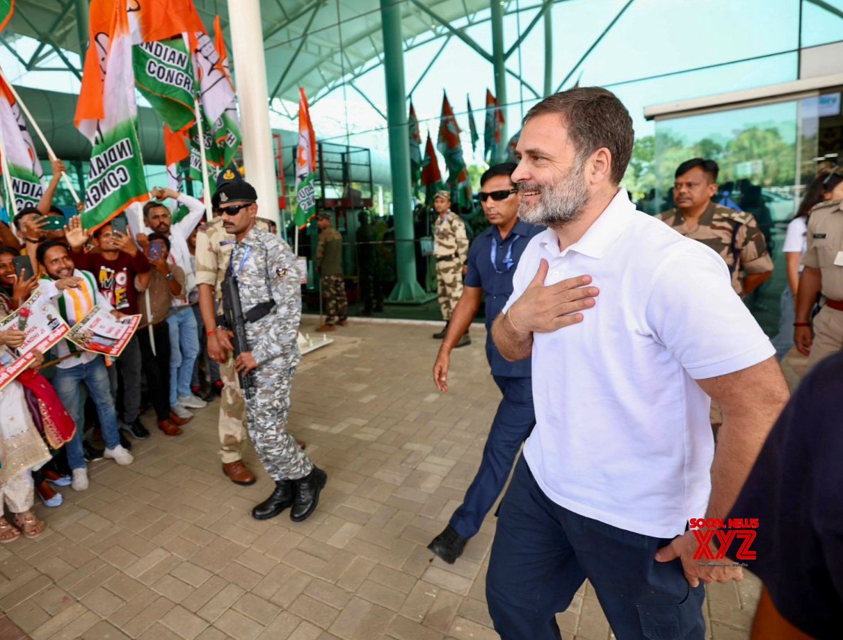 Ranchi: LoP Rahul Gandhi arrives to attend - 'Constitution Samman Sammelan' #Gallery