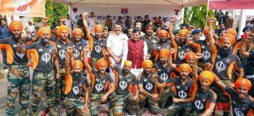 Bhopal: Madhya Pradesh Chief Minister Mohan Yadav in group photo session with the soldiers of 102 Regiment Engineer during the "Ex-Serviceman Rally" in Bhopal on Sunday, October 20, 2024. (Photo: IANS)