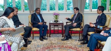 Singapore: Union Minister for Education Dharmendra Pradhan with Singapore Prime Minister Lawrence Wong during a meeting in Singapore on Monday October 21, 2024. (Photo: IANS)