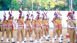 Lucknow: Police personnel perform a ceremonial drill during the 'Police Memorial Day' at Police Lines in Lucknow on Monday October 21, 2024. (Photo: IANS)