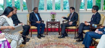 Singapore: Union Minister for Education Dharmendra Pradhan with Singapore Prime Minister Lawrence Wong during a meeting in Singapore on Monday October 21, 2024. (Photo: IANS)