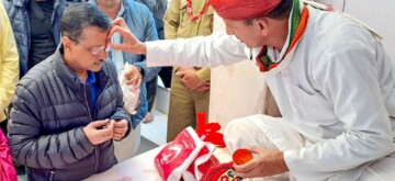 New Delhi: Aam Aadmi Party (AAP) National Convenor Arvind Kejriwal offers prayer at Bhairavnath Temple near the Vaishno Devi temple in Jammu and Kashmir on Tuesday, October 22, 2024. (Photo: IANS)