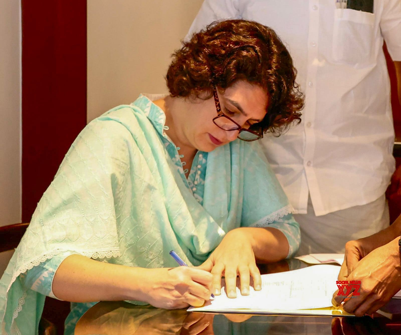 Nueva Delhi: la candidata al Congreso Priyanka Gandhi Vadra firmó oficialmente sus documentos de nominación en presencia de líderes locales #Galería