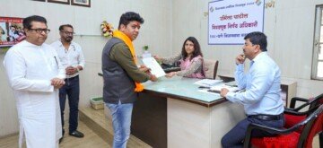 Thane: MNS candidate Avinash Jadhav from the Thane Assembly constituency files his nomination in the presence of party Chief Raj Thackeray ahead of the Maharashtra Assembly elections in Thane on Thursday, October 24, 2024. (Photo: IANS)