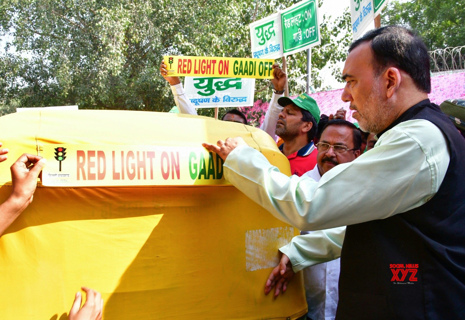 Nueva Delhi: Lanzamiento del Ministro de Medio Ambiente de Delhi, Gopal Rai "La luz roja está encendida, Gaadi está apagado." acción - #Galería