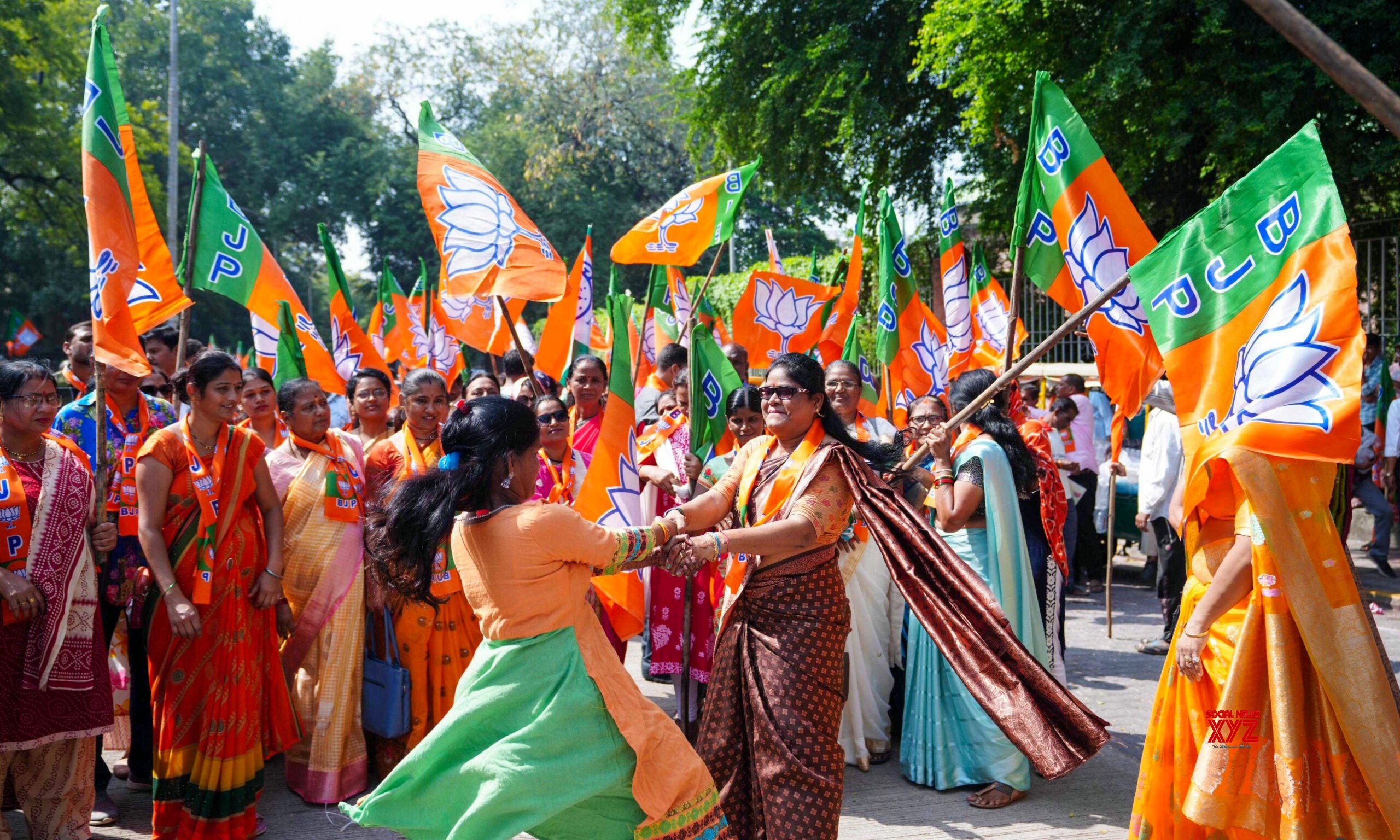 Nagpur: Partidarios en una manifestación del candidato del BJP Mahayuti, Devendra Fadnavis #Galería