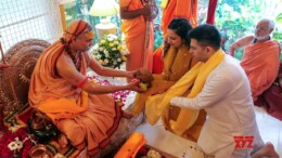 New Delhi: AAP MP Raghav Chadha and his wife, actor Parineeti Chopra, seek blessings from Jagadguru Shankaracharya Swami Avimukteshwaranand Saraswati Maharaj at his residence in New Delhi on Saturday, October 26, 2024. (Photo: IANS)