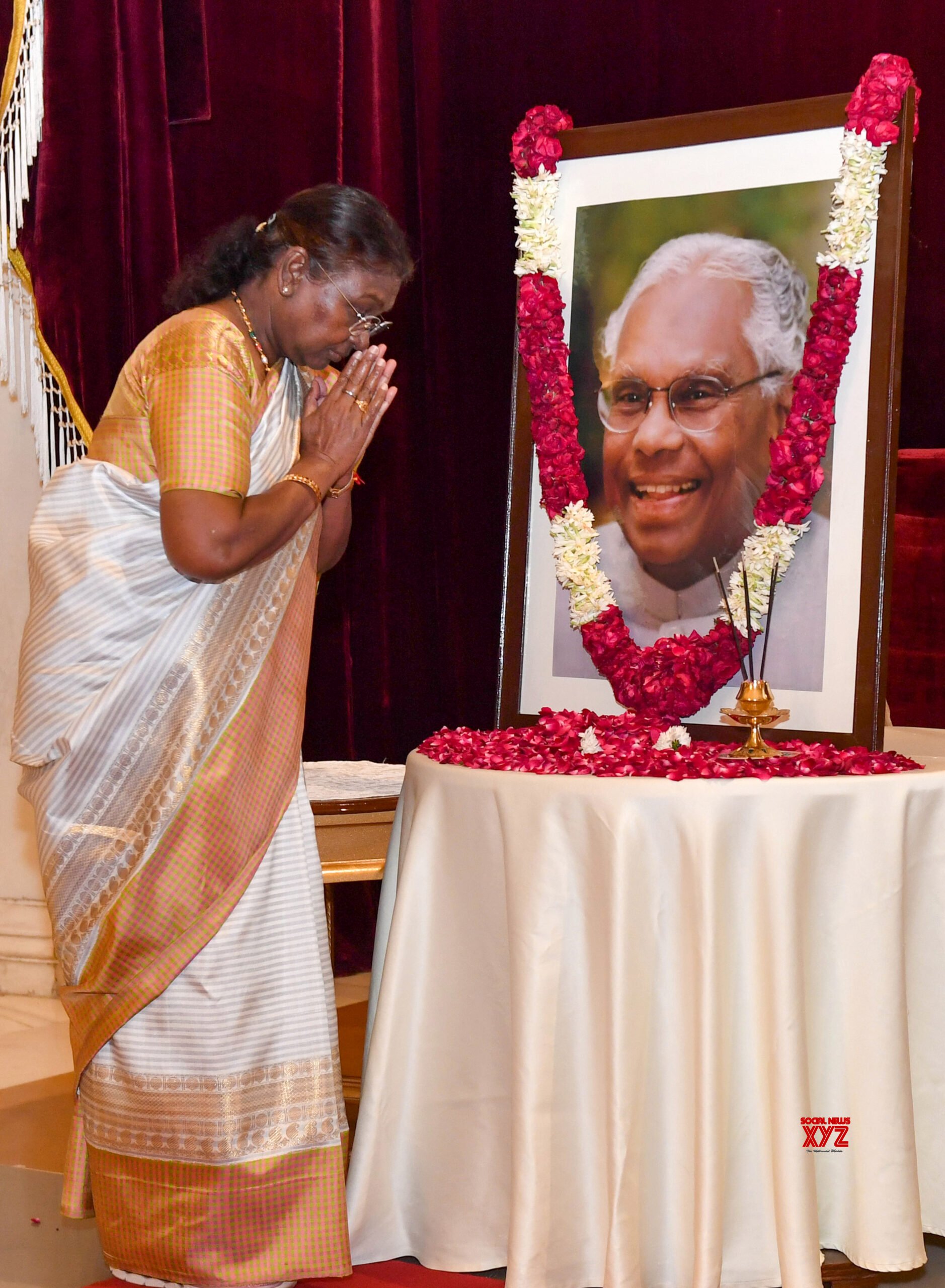 New Delhi: President Droupadi Murmu pays floral tributes to former President K.R. Narayanan on his birth anniversary #Gallery