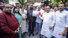 New Delhi: A Delhi BJP delegation, led by State President Virend Sachdeva and Leader of Opposition Vijender Gupta, waits outside Kapurthala House to meet Punjab Chief Minister Bhagwant Mann regarding the pollution issue, in New Delhi on Monday, October 28, 2024. (Photo: IANS)