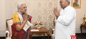 Patna: Bihar Chief Minister Nitish Kumar pays a courtesy call on Uttar Pradesh Governor Anandiben Patel at Raj Bhavan in Patna on Tuesday October 29, 2024. (Photo: IANS)