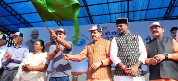 Bhopal: Madhya Pradesh Chief Minister Mohan Yadav flags off the 'Run for Unity' event on the occasion of National Unity Day, commemorating the birth anniversary of Sardar Vallabhbhai Patel, at T.T. Nagar Stadium in Bhopal on Tuesday, October 29, 2024. (Photo: IANS)