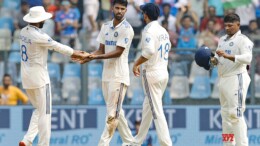 Mumbai: India's Washington Sundar celebrates the dismissal of New Zealand's captain Tom Latham with the teammates during the first day of the third cricket test match between India and New Zealand at Wankhede Stadium in Mumbai on Friday, November 1, 2024. (Photo: IANS/@BCCI)