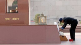 New Delhi: Rajesh Kumar Singh lays a wreath at the National War Memorial before taking over as Defence Secretary in New Delhi on Friday, November 1, 2024. (Photo: IANS/PIB)