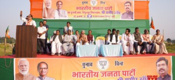 Gumla: Union Minister Shivraj Singh Chouhan addresses an election rally in support of party candidate Samir Oraon for the upcoming Jharkhand Assembly polls in Bishunpur, Gumla, on Saturday, November 02, 2024. (Photo: IANS)