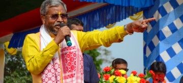 Simdega: BJP State President Babulal Marandi addresses an election rally in support of BJP candidate Sujan Munda of Kolebira assembly constituency ahead of the Jharkhand assembly election in Jaldega on Saturday, November 02, 2024. (Photo: IANS)