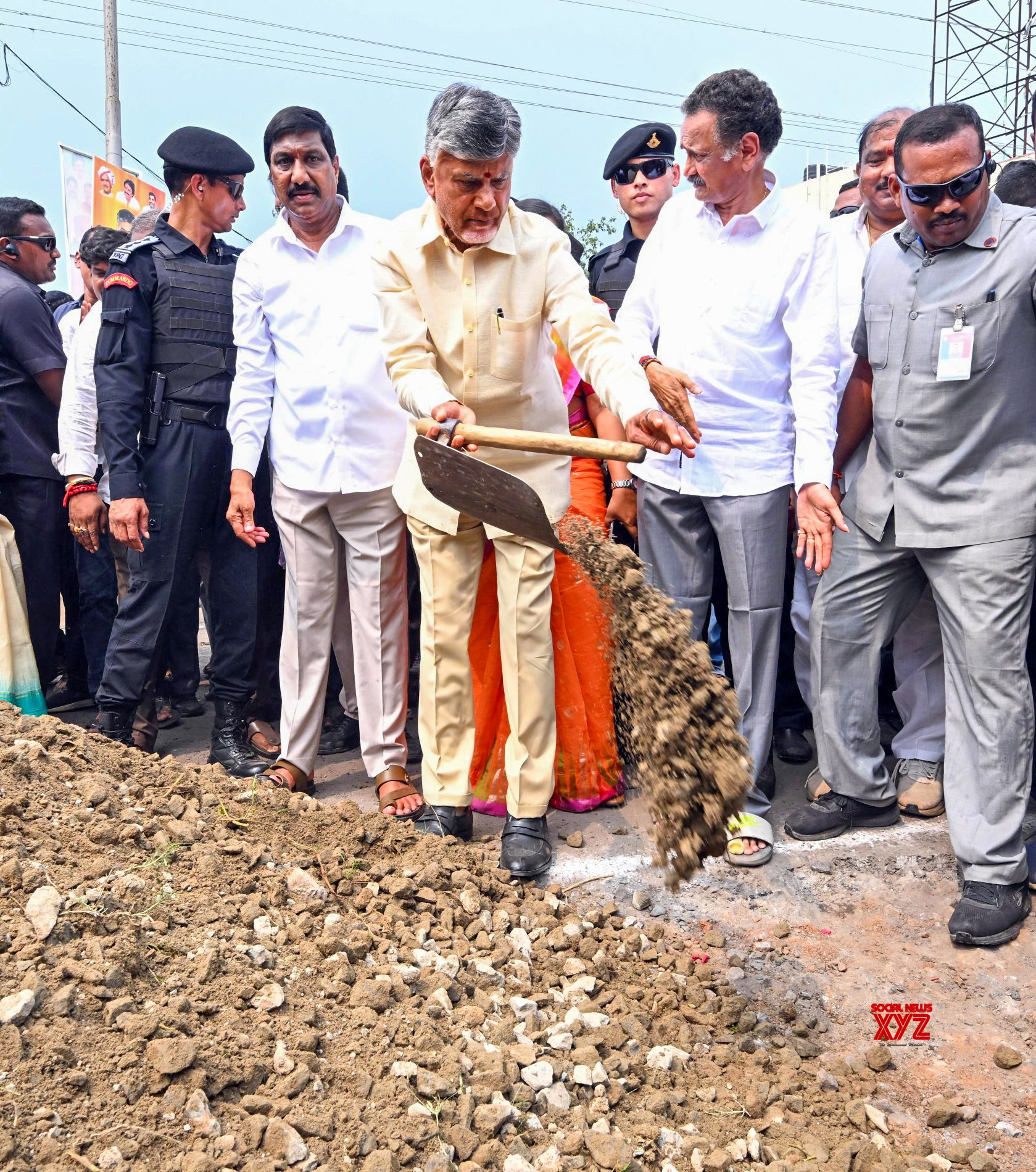 Anakapalli: Andhra Pradesh CM N. Chandrababu Naidu inaugura el programa de llenado de baches en carreteras - #Galería