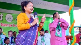 Latehar: Jharkhand Mukti Morcha (JMM) Leader Kalpana Soren addresses an election rally in support of JMM candidate Baidhanth Ram from Latehar Assembly ahead of Jharkhand assembly election in Latehar on Saturday, November 02, 2024. (Photo: IANS)