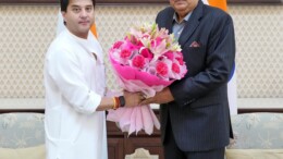 New Delhi: Union Minister of Communications and Minister of Development of the North Eastern Region Jyotiraditya M. Scindia calls on Vice President Jagdeep Dhankhar at the Vice President's Enclave in New Delhi on Sunday, November 03, 2024. (Photo: IANS)