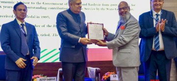 New Delhi: Vice President Jagdeep Dhankhar presents awards including the Paul H. Appleby Award and Rajendra Prasad Award for Academic Excellence at the 70th Annual Meeting of the General Body of the Indian Institute of Public Administration in New Delhi on Monday, November 04, 2024. (Photo: IANS)