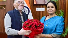 Ranchi: Newly appointed Chief Secretary of Jharkhand, Dr. Alka Tiwari, greets Jharkhand Governor Santosh Gangwar at Raj Bhavan in Ranchi on Monday, November 4, 2024. (IANS)