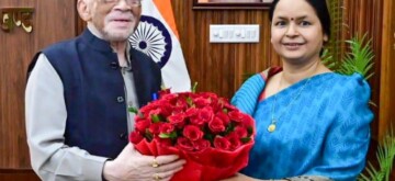 Ranchi: Newly appointed Chief Secretary of Jharkhand, Dr. Alka Tiwari, greets Jharkhand Governor Santosh Gangwar at Raj Bhavan in Ranchi on Monday, November 4, 2024. (IANS)