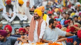 Barnala: Punjab Chief Minister Bhagwant Mann holds a roadshow in support of AAP candidate Harinder Singh Dhaliwal ahead of the by-election for the Barnala Assembly constituency on Monday, November 4, 2024. (Photo: IANS)