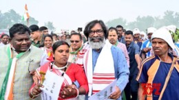 Ranchi : JMM President and Jharkhand Chief Minister Hemant Soren during an election campaign ahead of Jharkhand assembly election in Ranchi on Tuesday, November 05, 2024. (Photo: IANS)