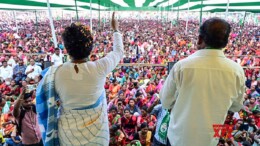 Jharkhand: Jharkhand Mukti Morcha (JMM) candidate Kalpana Murmu Soren addresses an election campaign ahead of the Jharkhand Assembly elections in Jharkhand on Tuesday, November 05, 2024. (Photo: IANS)